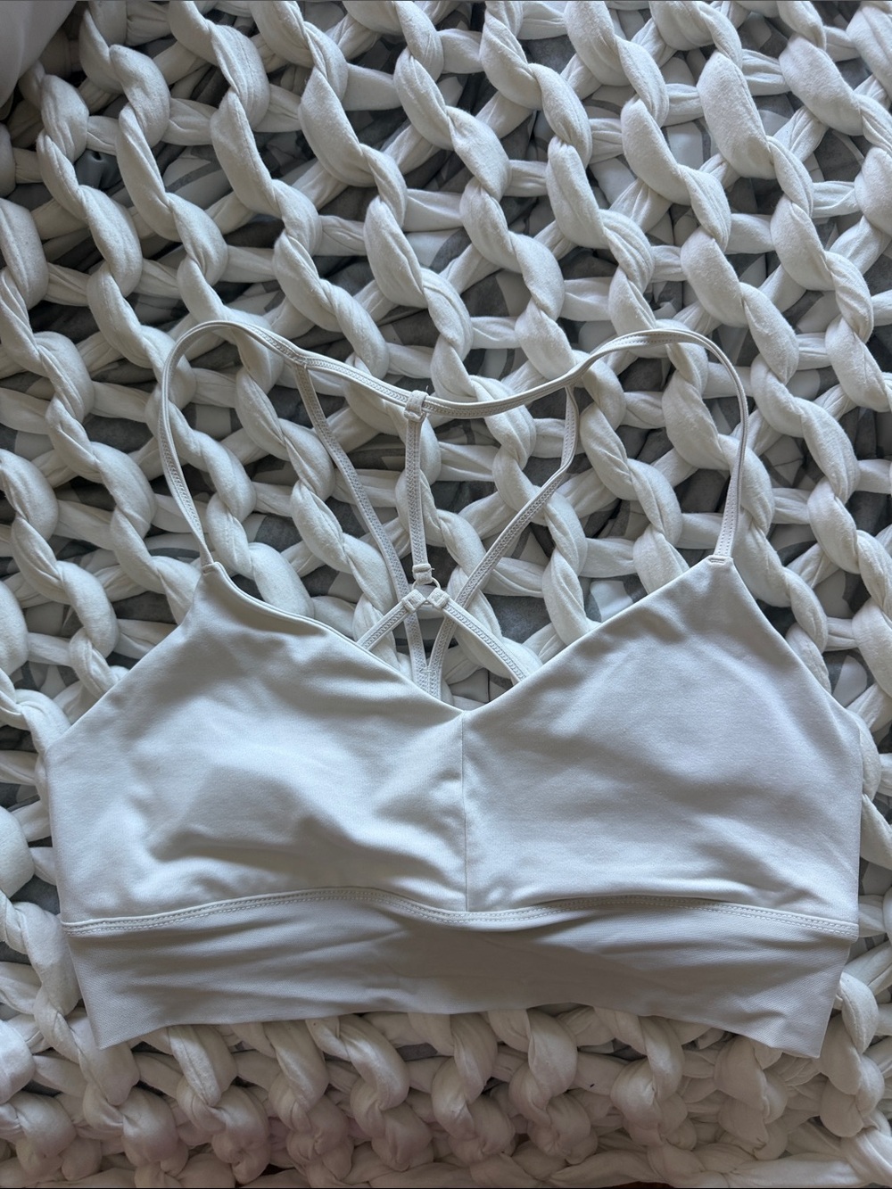 EUC ALO Yoga White Strappy Back Sports Bra Size M